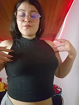 Snapshot of juli05star20 chatting on April 6, 2026, 4:46 am juli05star20 online show from April 6, 2026, 4:46 am