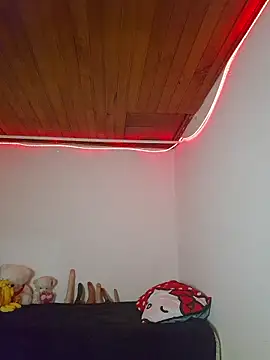 Snapshot of juli05star20 chatting on April 10, 2026, 2:51 am juli05star20 online show from April 10, 2026, 2:51 am