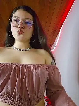 Snapshot of juli05star20 chatting on April 3, 2026, 3:24 am juli05star20 online show from April 3, 2026, 3:24 am