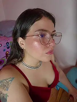 Snapshot of juli05star20 chatting on February 19, 2026, 4:31 am juli05star20 online show from February 19, 2026, 4:31 am