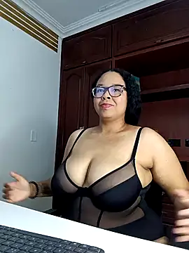 Snapshot of XMara chatting on February 12, 2025, 7:56 pm XMara online show from February 12, 2025, 7:56 pm