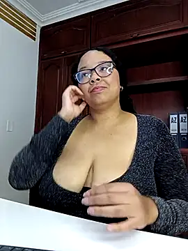 Snapshot of XMara chatting on February 24, 2025, 7:52 pm XMara online show from February 24, 2025, 7:52 pm