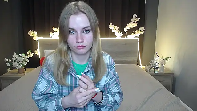 MargaritaKiss online show from May 11, 2026, 7:55 pm