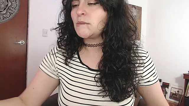 Snapshot of Marci_owo chatting on February 5, 2025, 7:10 pm Marci owo online show from February 5, 2025, 7:10 pm