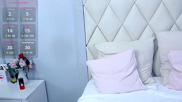 Snapshot of GinaBear chatting on October 3, 2025, 6:20 pm GinaBear online show from October 3, 2025, 6:20 pm