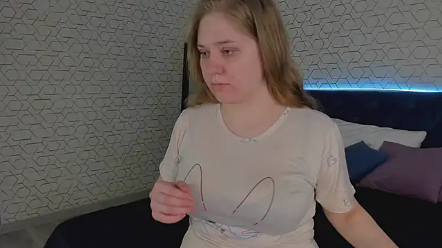 Snapshot of Megan_Violer chatting on April 15, 2026, 5:17 pm Megan Violer online show from April 15, 2026, 5:17 pm