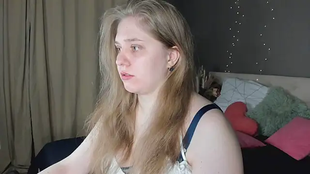 Snapshot of Megan_Violer chatting on April 16, 2026, 5:25 pm Megan Violer online show from April 16, 2026, 5:25 pm