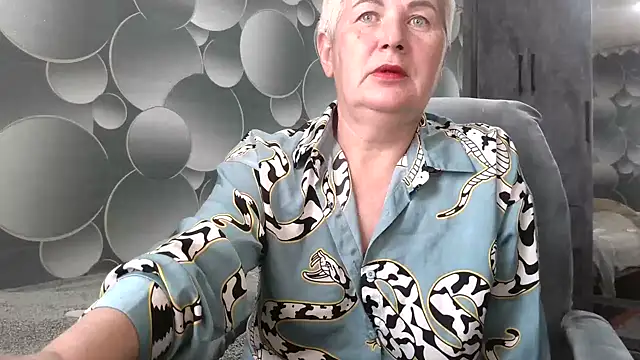 NicoleOlla online show from October 4, 2025, 3:30 am