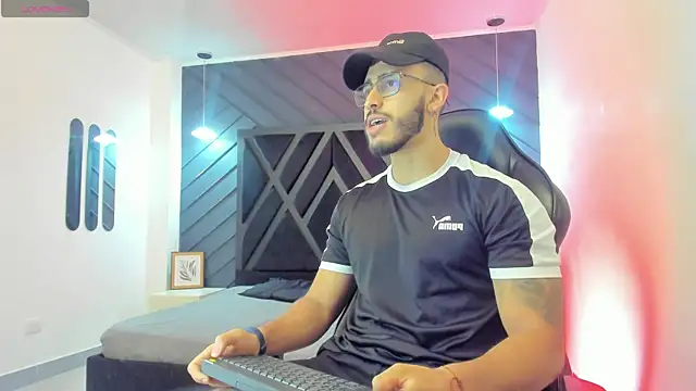 Liam Kleiin online show from November 15, 2025, 11:25 am