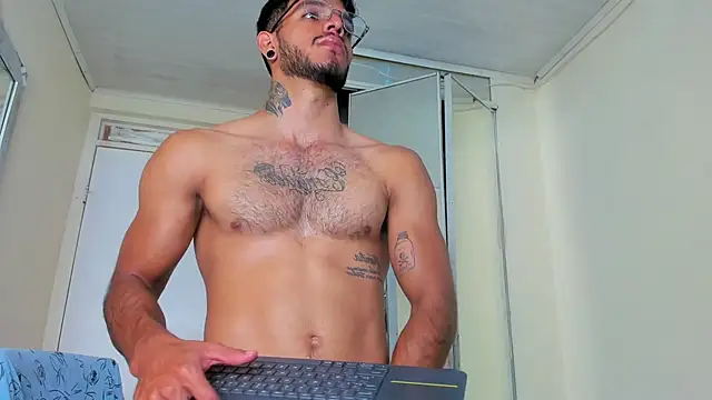 JuanBlade online show from March 11, 2025, 3:12 pm