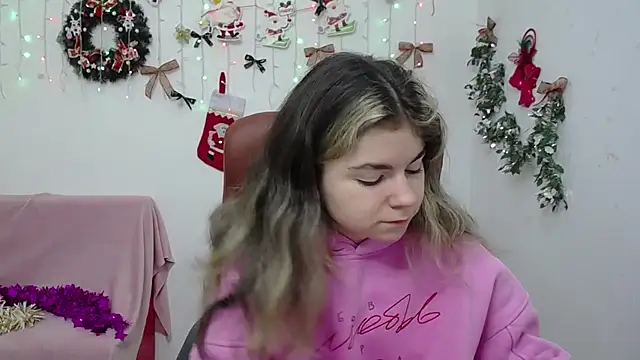 TinaRedly online show from December 17, 2025, 6:35 pm