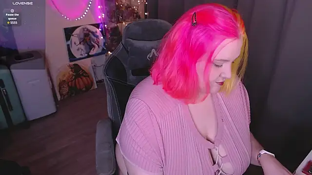 lissamuff online show from September 11, 2025, 3:56 pm