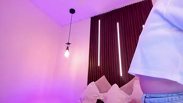 ArianaBaker online show from March 17, 2026, 2:20 pm