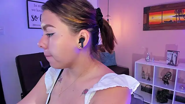 Snapshot of ArianaBaker chatting on February 28, 2025, 2:20 pm ArianaBaker online show from February 28, 2025, 2:20 pm