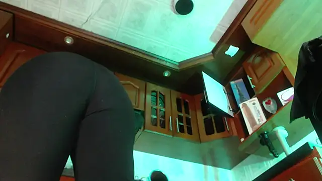 LaureenHills online show from March 14, 2025, 3:26 am