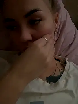 DreamGirl-777 online show from November 9, 2025, 8:07 am