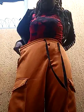 Snapshot of Swirly_blac chatting on December 21, 2025, 7:10 am Swirly blac online show from December 21, 2025, 7:10 am