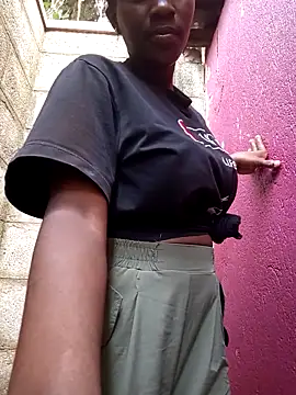 Snapshot of Swirly_blac chatting on February 11, 2026, 11:10 am Swirly blac online show from February 11, 2026, 11:10 am