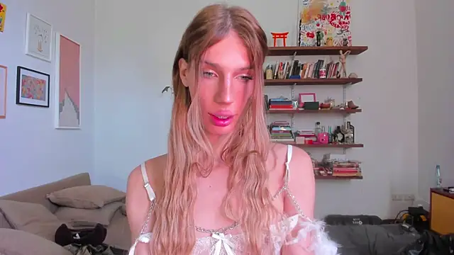 Snapshot of AliceSnowCatt chatting on September 14, 2025, 4:07 pm AliceSnowCatt online show from September 14, 2025, 4:07 pm