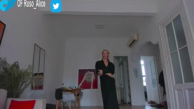 Snapshot of AliceSnowCatt chatting on February 5, 2025, 6:59 pm AliceSnowCatt online show from February 5, 2025, 6:59 pm