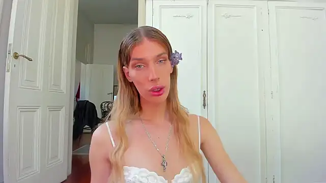 Snapshot of AliceSnowCatt chatting on November 14, 2025, 2:43 pm AliceSnowCatt online show from November 14, 2025, 2:43 pm