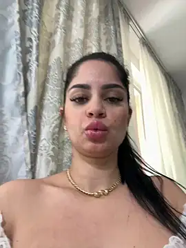 Snapshot of _adelle chatting on April 16, 2026, 10:49 am adelle online show from April 16, 2026, 10:49 am
