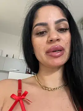 Snapshot of _adelle chatting on April 19, 2026, 9:43 am adelle online show from April 19, 2026, 9:43 am