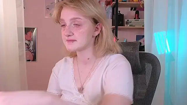 ELLIEJAY online show from March 17, 2026, 5:10 am