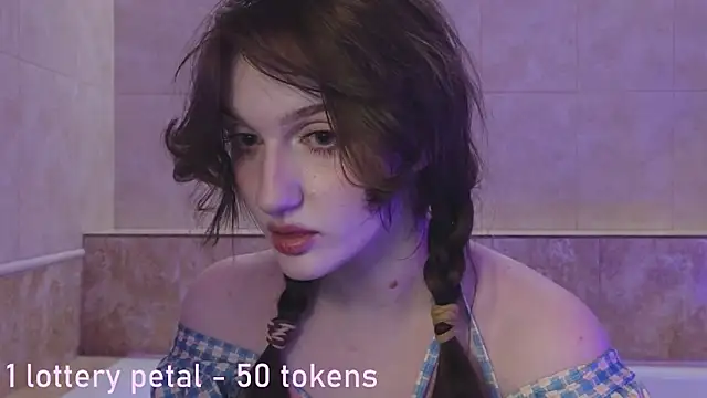 ELLIEJAY online show from February 14, 2025, 8:26 pm