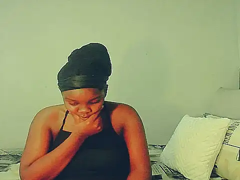 Snapshot of dinnykrazx chatting on April 3, 2026, 7:37 am dinnykrazx online show from April 3, 2026, 7:37 am