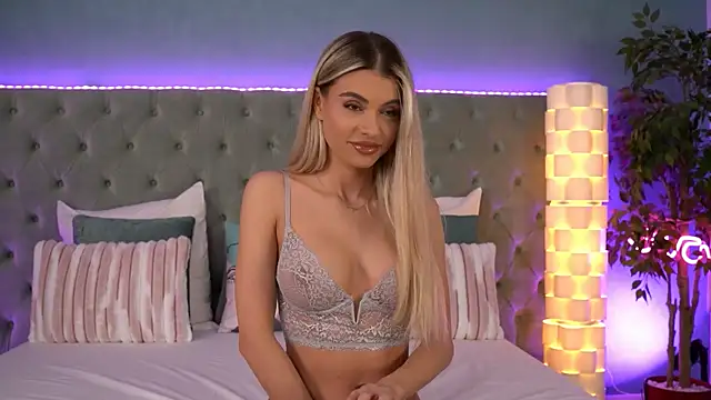 Snapshot of HaileyMadow chatting on November 18, 2025, 7:55 am HaileyMadow online show from November 18, 2025, 7:55 am