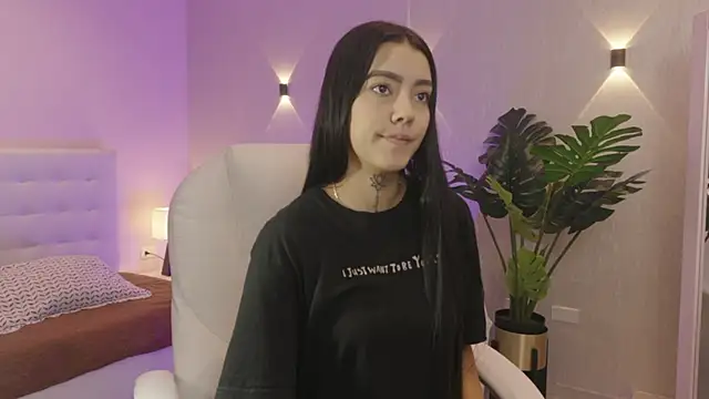 miagomezweb1 online show from November 5, 2025, 12:52 pm