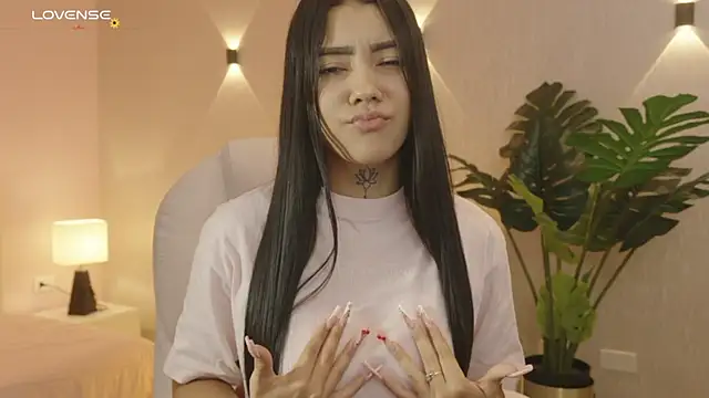 miagomezweb1 online show from November 4, 2025, 12:53 pm