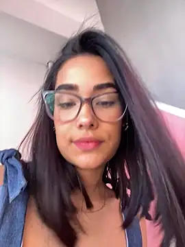 Snapshot of Alexsa_V chatting on May 9, 2026, 6:44 pm Alexsa V online show from May 9, 2026, 6:44 pm