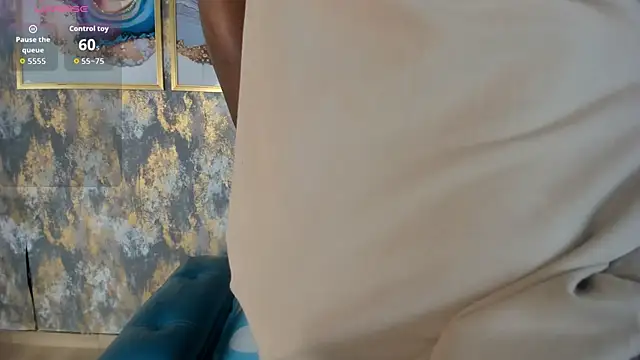 MonicaSchwartz online show from November 26, 2025, 7:58 pm