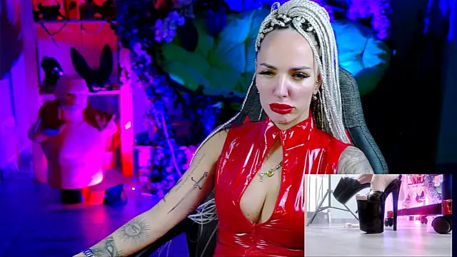 MonicaMaxwel online show from November 17, 2025, 11:14 am