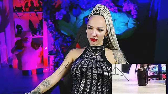 MonicaMaxwel online show from November 20, 2025, 10:49 am