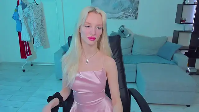 Snapshot of AleksaBlonde chatting on January 29, 2025, 2:21 pm AleksaBlonde online show from January 29, 2025, 2:21 pm