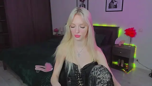 Snapshot of AleksaBlonde chatting on February 10, 2025, 2:26 pm AleksaBlonde online show from February 10, 2025, 2:26 pm