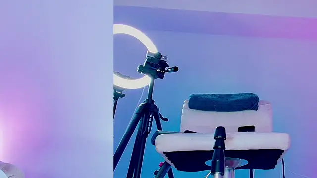 Angelst   online show from April 8, 2026, 1:51 am