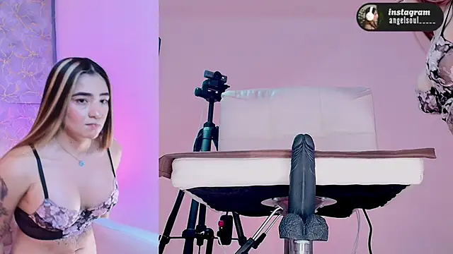 Angelst   online show from February 11, 2026, 8:14 am