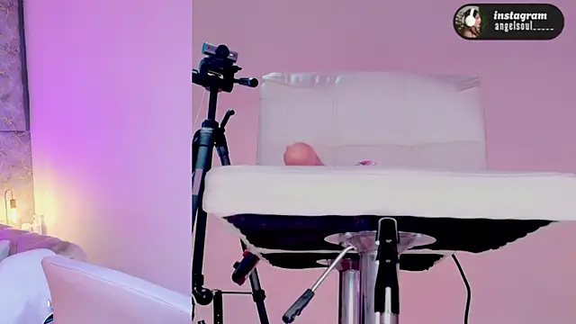 Angelst   online show from February 18, 2026, 6:33 am