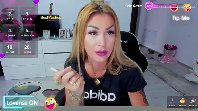 GlossyDiamondX online show from September 10, 2025, 4:44 am