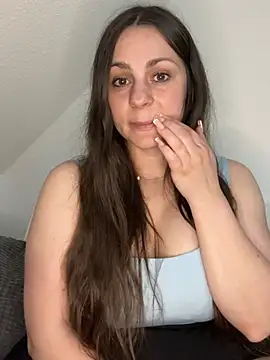 Loella-Rose online show from April 11, 2026, 10:02 pm