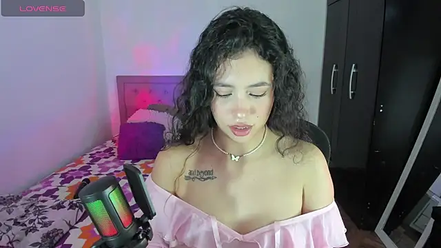 youpinkgirl  online show from November 5, 2025, 9:40 pm