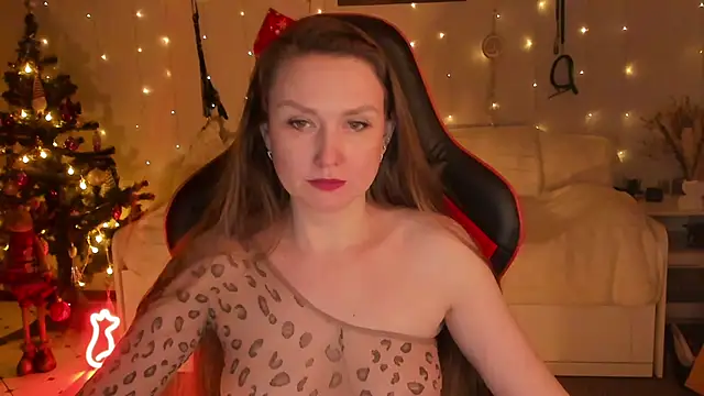 desperatehousewife   online show from December 20, 2025, 4:43 pm