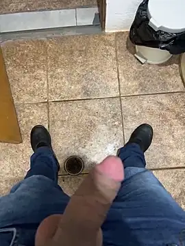 Snapshot of Luizcalado20 chatting on January 21, 2025, 12:57 am Luizcalado20 online show from January 21, 2025, 12:57 am