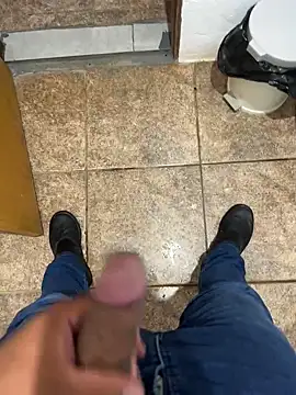 Snapshot of Luizcalado20 chatting on January 19, 2025, 1:43 am Luizcalado20 online show from January 19, 2025, 1:43 am