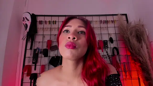 charrlotte quinn online show from November 4, 2025, 2:43 pm