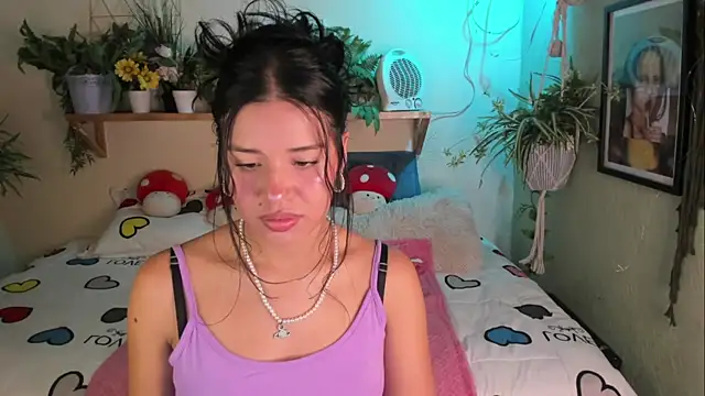 Snapshot of MiaaRose chatting on April 22, 2026, 6:25 pm MiaaRose online show from April 22, 2026, 6:25 pm